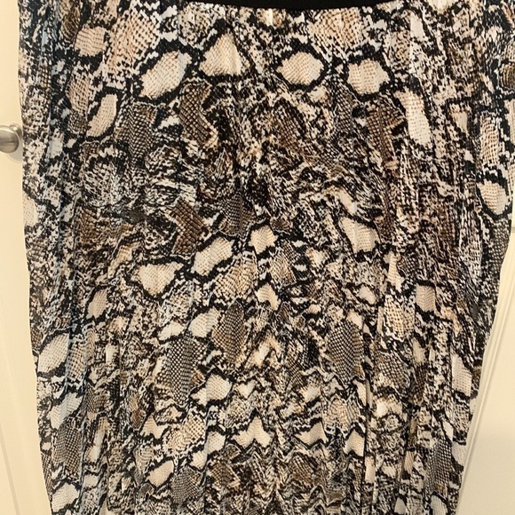 Xscape Plus Snake Print Sleeveless Gown - Picture 4 of 8